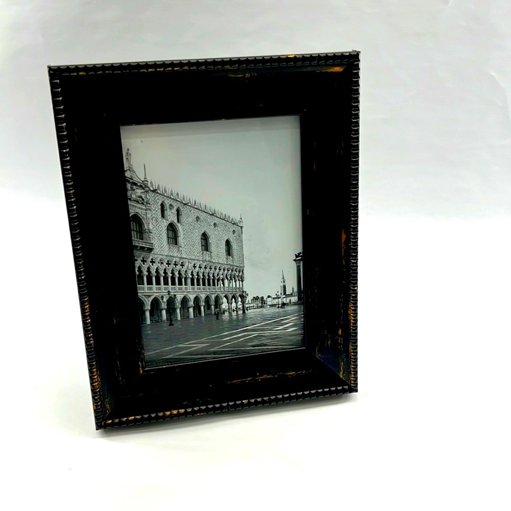 Distressed Wooden Frame (holds 5 x 7 photo)